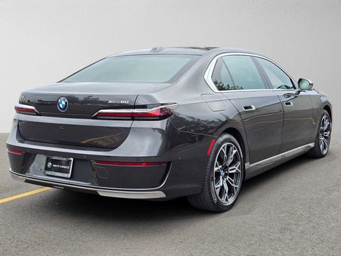 Used 2023 BMW i7 xDrive60 AWD/4WD image 3