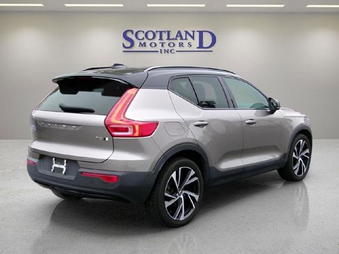 Used 2022 Volvo XC40 T5 R-Design w/ Advanced Package image 6