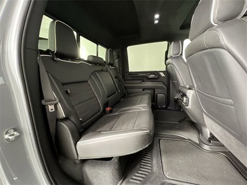 Used 2024 GMC Sierra 2500 AT4X image 28
