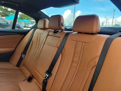 Used 2020 BMW 530e xDrive 530e xDrive iPerformance w/ Premium Package image 11