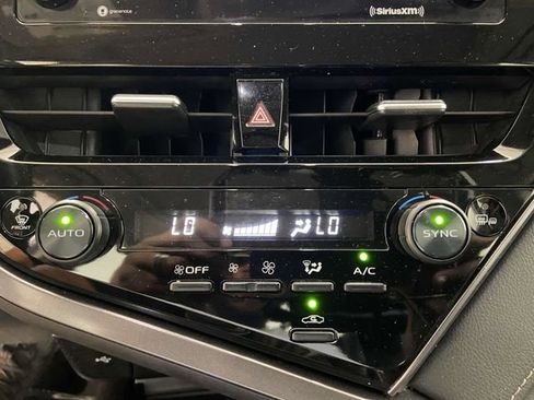 Used 2024 Toyota Camry SE image 14