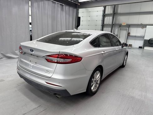 Used 2019 Ford Fusion SE FWD image 3