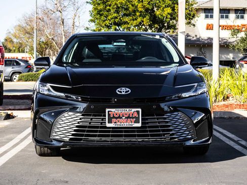 Used 2025 Toyota Camry XLE image 2