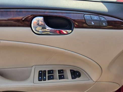 Used 2011 Buick Lucerne CXL FWD image 25