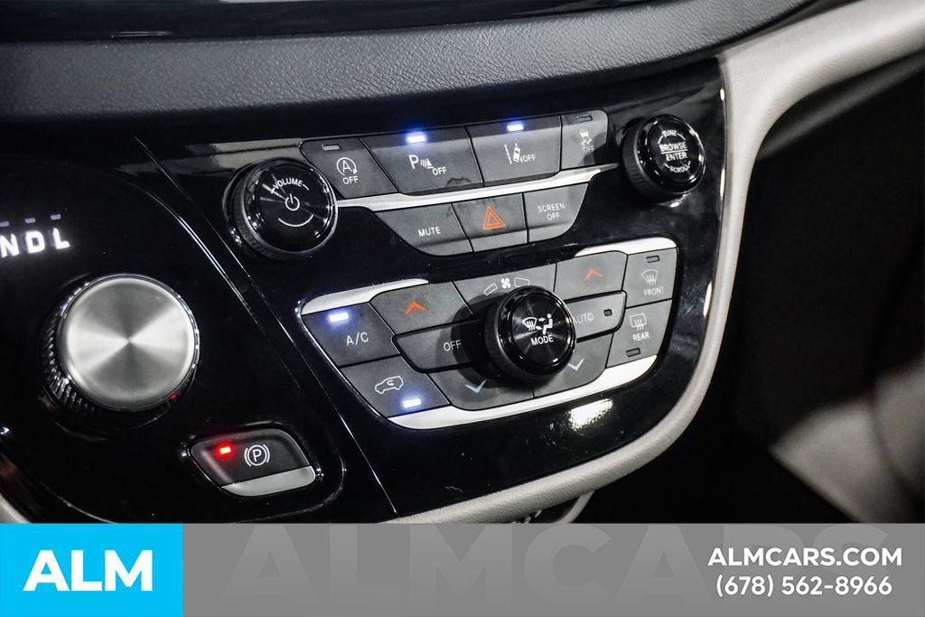 Used 2023 Chrysler Pacifica Touring-L FWD image 39