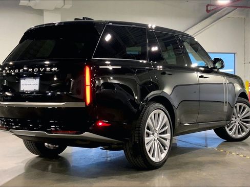 Used 2024 Land Rover Range Rover SE image 12
