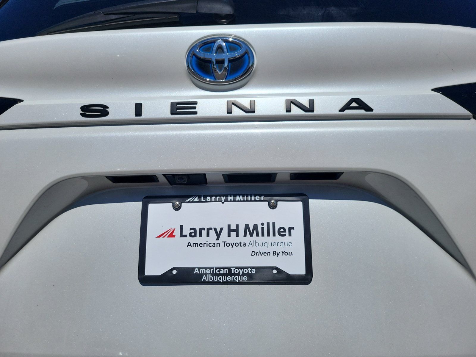 Used 2025 Toyota Sienna XLE FWD image 28