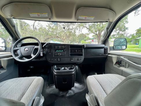 Used 2017 GMC Savana 2500 image 17