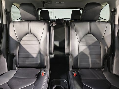 Certified 2025 Toyota Highlander XLE image 13