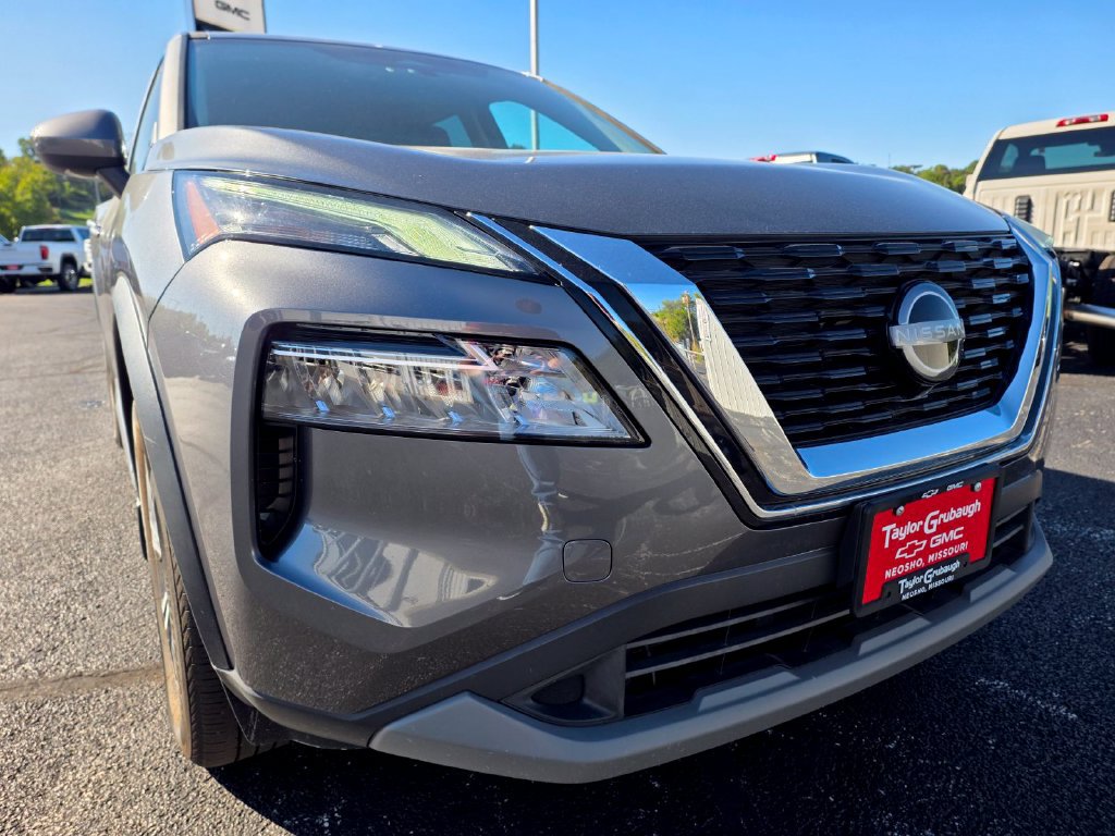Used 2023 Nissan Rogue SV AWD/4WD image 11