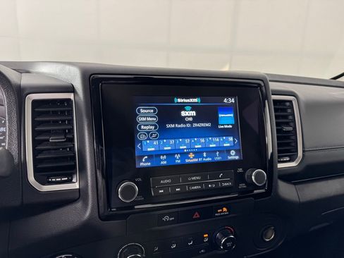 Used 2024 Nissan Frontier SV AWD/4WD image 15