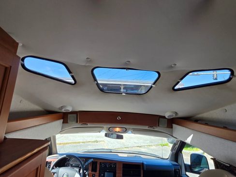 Used 2012 Chevrolet Express 2500 w/ Power Package image 31