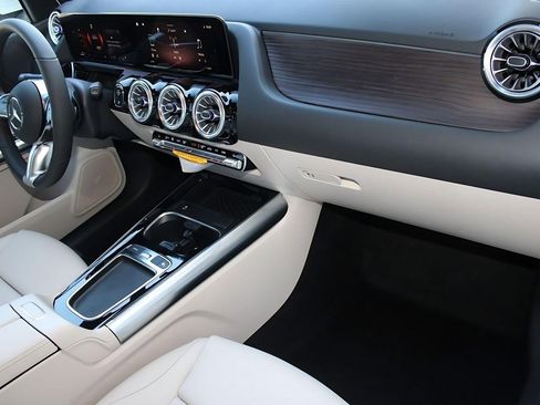 New 2026 Mercedes-Benz GLA 250 4MATIC image 33