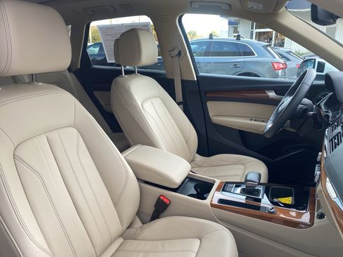 Used 2023 Audi Q5 2.0T Premium w/ Convenience Package image 15
