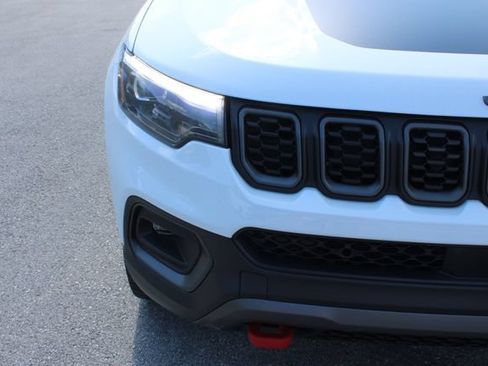 Used 2025 Jeep Compass Trailhawk w/ Trailhawk Elite Group AWD/4WD image 41