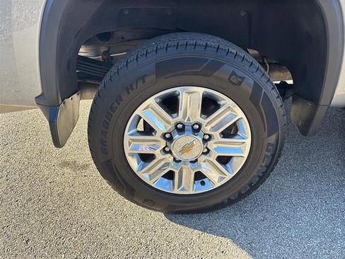 Used 2024 Chevrolet Silverado 2500 High Country w/ Technology Package AWD/4WD image 12