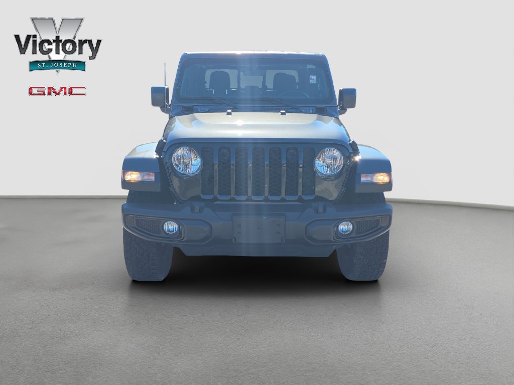Used 2022 Jeep Gladiator Sport AWD/4WD image 2