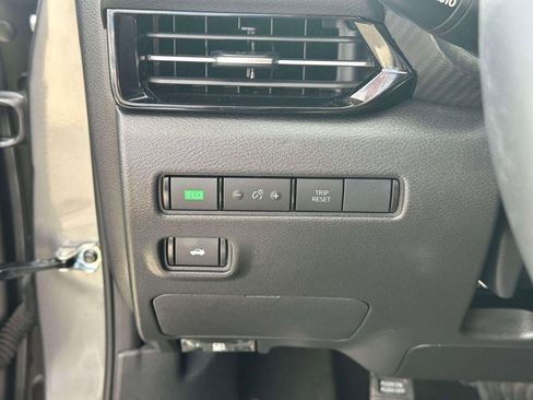 Used 2024 Nissan Sentra SR w/ SR Premium Package FWD image 21