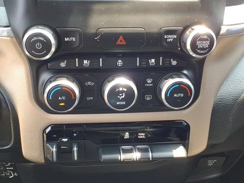 Used 2019 RAM 1500 Laramie AWD/4WD image 8