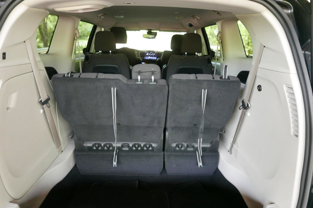 Used 2022 Chrysler Voyager LX FWD image 21
