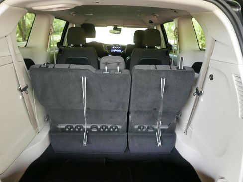 Used 2022 Chrysler Voyager LX image 21