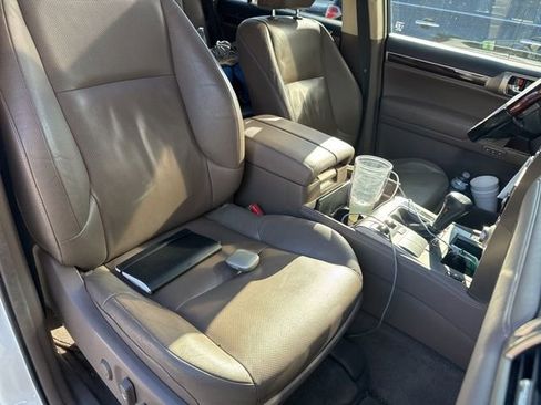 Used 2014 Lexus GX 460 image 13