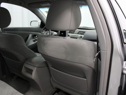 Used 2011 Toyota Camry LE image 25