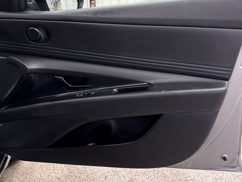 Used 2024 Hyundai Elantra Limited image 34