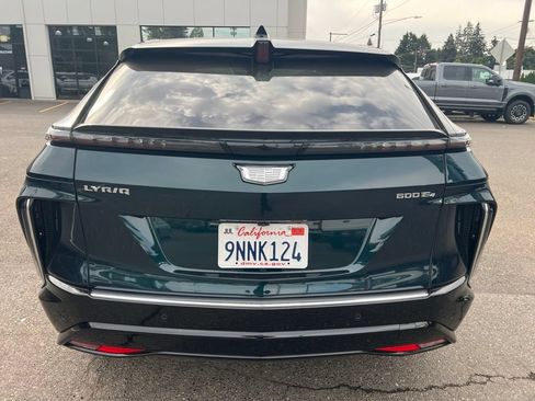 Used 2024 Cadillac Lyriq Luxury AWD/4WD image 6