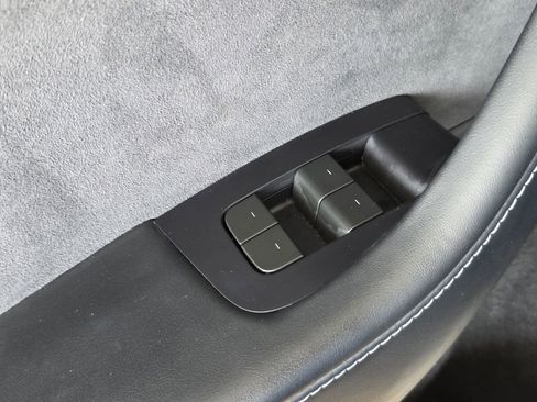 Used 2023 Tesla Model Y Long Range AWD/4WD image 24