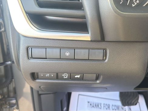 Used 2025 Nissan Rogue SV FWD image 11