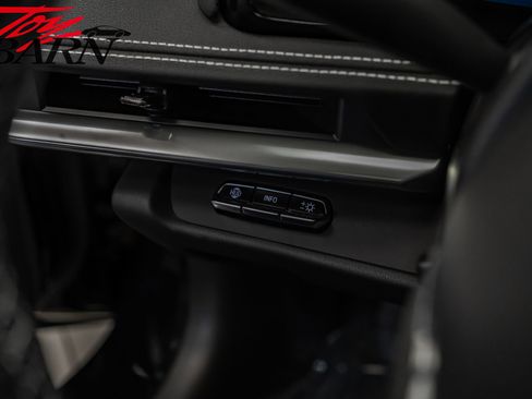 Used 2024 Chevrolet Corvette Stingray w/ Z51 Performance Package image 36