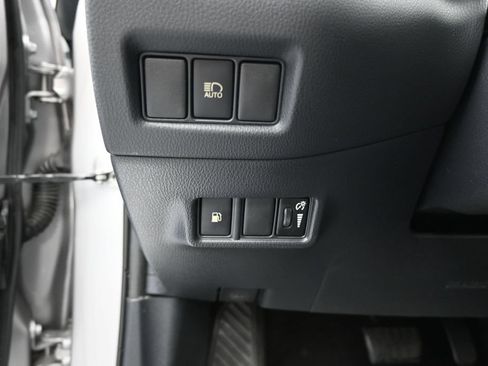 Used 2019 Toyota C-HR XLE FWD image 12