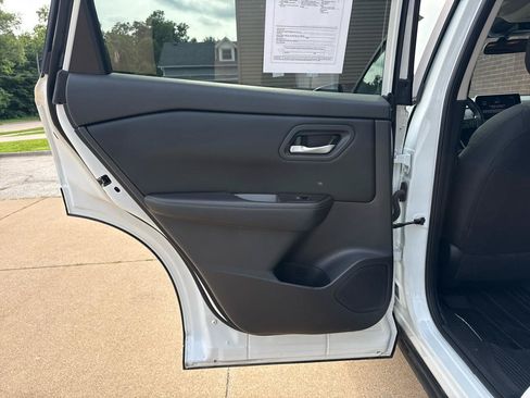 Used 2025 Nissan Rogue SV AWD/4WD image 15