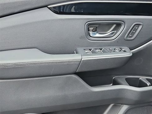 Used 2025 Honda Pilot EX-L image 11