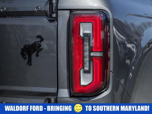 Used 2025 Ford Bronco Badlands image 8