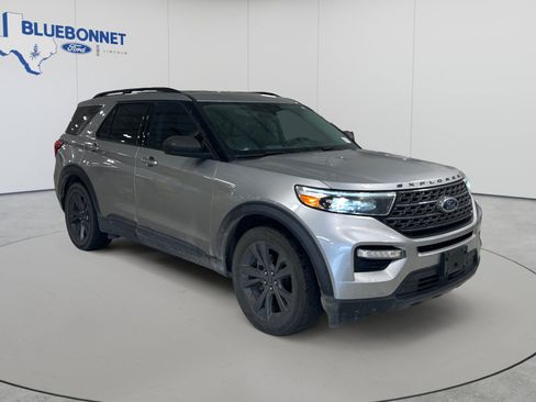 Used 2021 Ford Explorer XLT w/ Equipment Group 202A RWD image 3