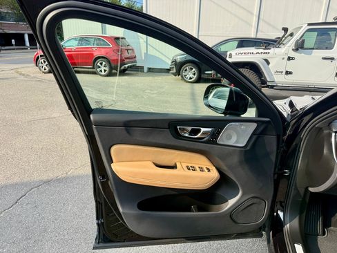 Used 2022 Volvo XC60 B5 Inscription w/ Climate Package AWD/4WD image 14