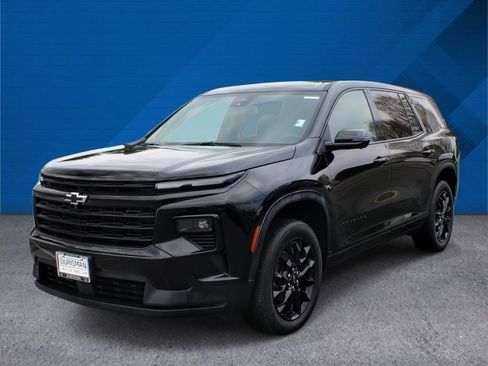 Used 2024 Chevrolet Traverse LS w/ Midnight/Sport Edition image 5