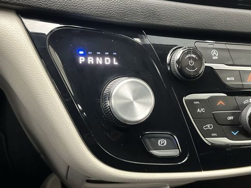 Used 2024 Chrysler Voyager LX image 25