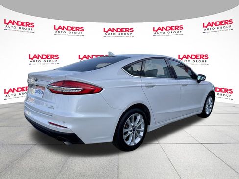 Used 2019 Ford Fusion SE image 3