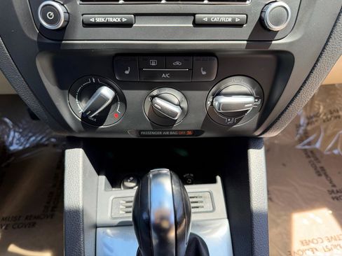 Used 2014 Volkswagen Jetta SE FWD image 13