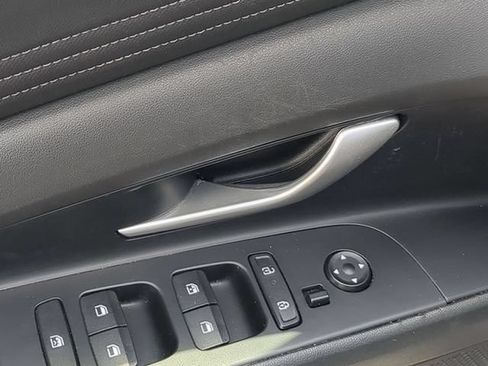 Used 2025 Hyundai Elantra SEL FWD image 16