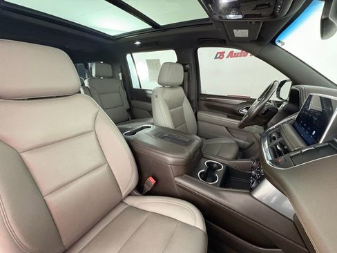 Used 2022 Chevrolet Suburban LT w/ LT Signature Package AWD/4WD image 39
