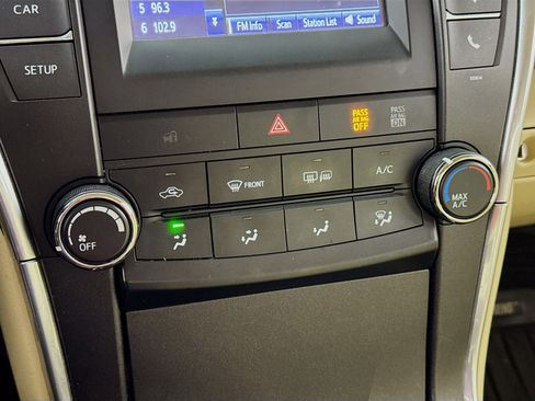 Used 2017 Toyota Camry SE image 14