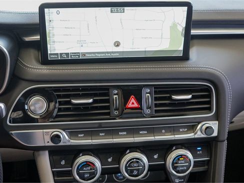 Used 2023 Genesis G70 2.0T image 13