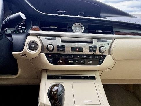 Used 2015 Lexus ES 350 w/ Premium Package FWD image 15
