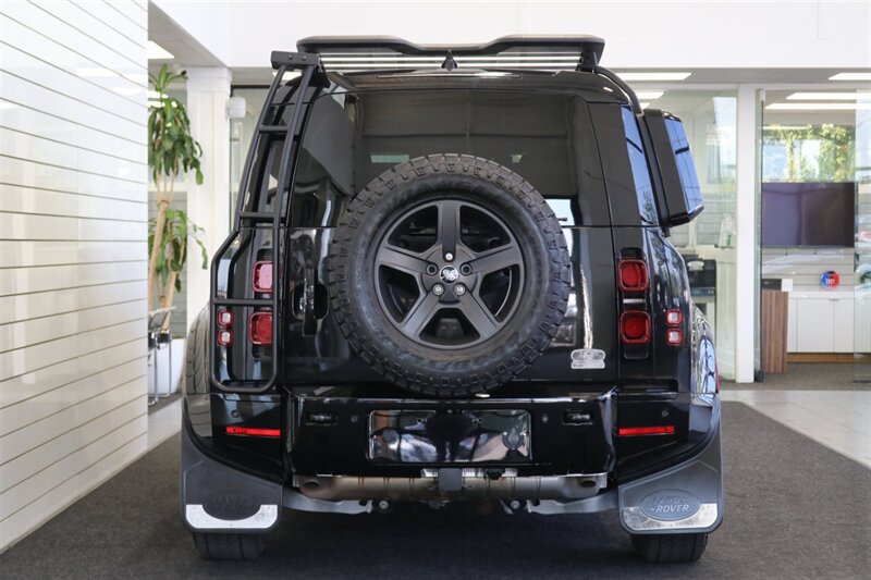 Used 2023 Land Rover Defender 110 S AWD/4WD image 9