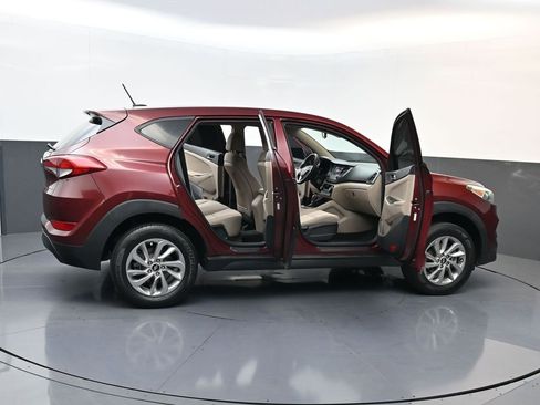 Used 2017 Hyundai Tucson SE image 34