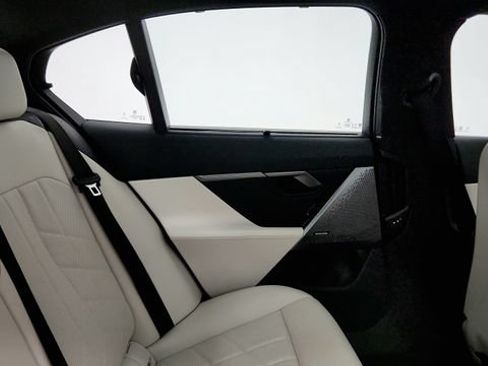Used 2026 BMW 530i RWD image 39